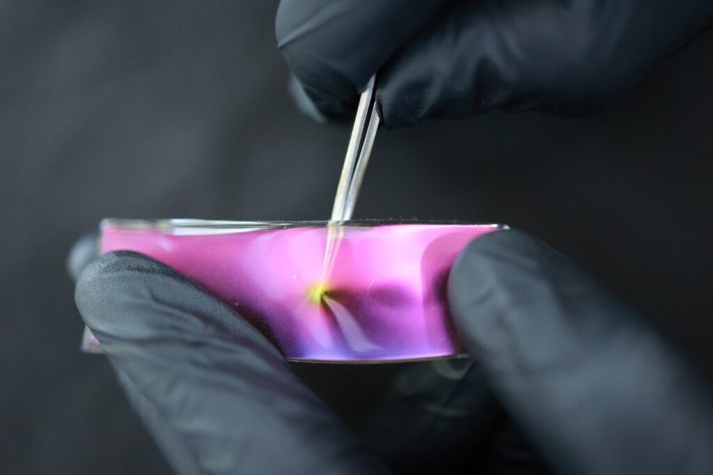 Scientists develop tunable colored films for displays and sensors