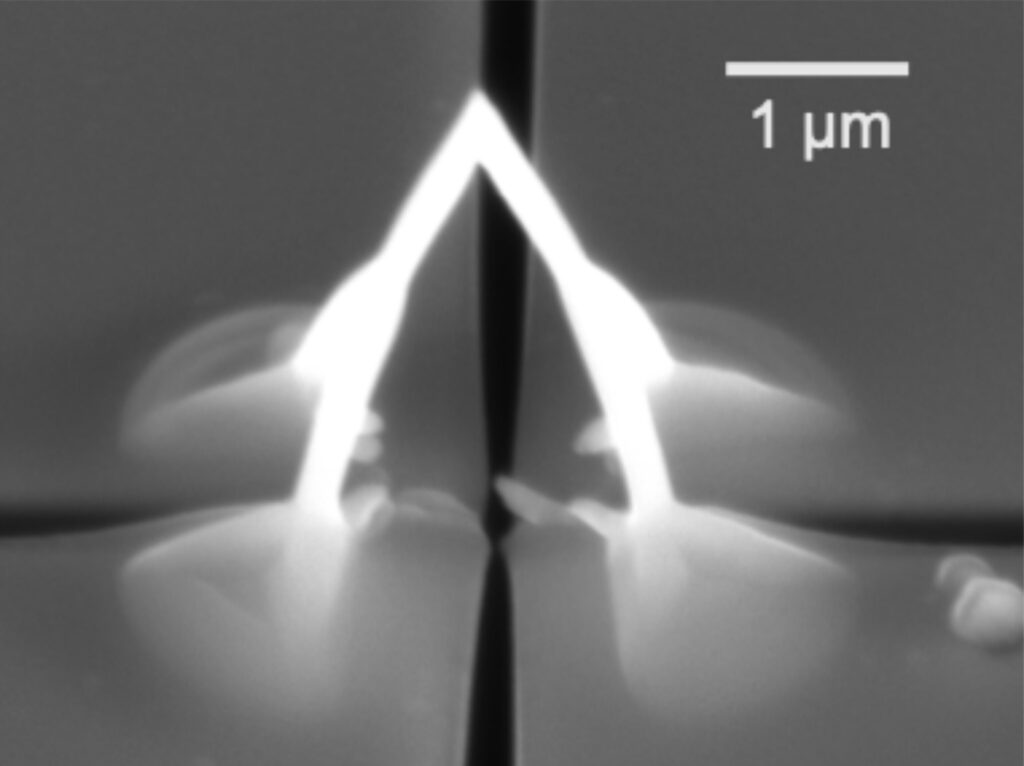 Bringing superconducting nanostructures to 3D